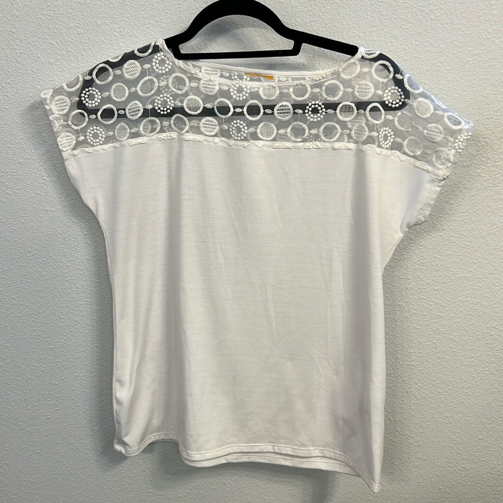 White shirt with screen embellished shoulders